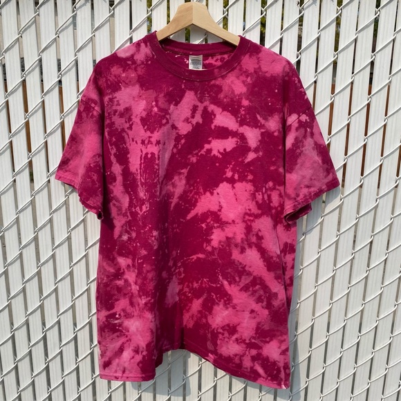 💕3/$30 Gildan Berry Reverse Tie Dye T-shirt